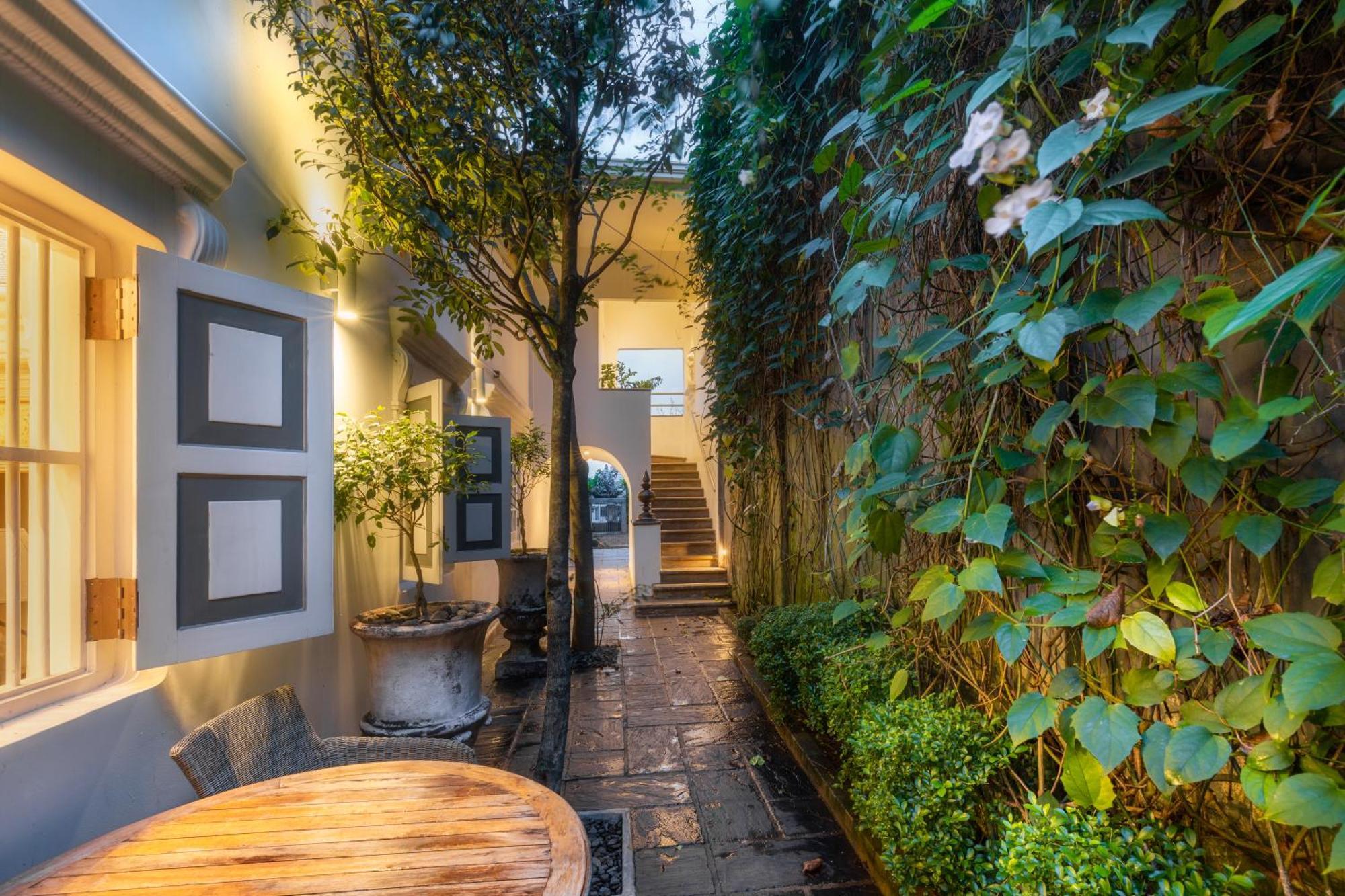 55Tg Boutique Suites Коломбо Экстерьер фото